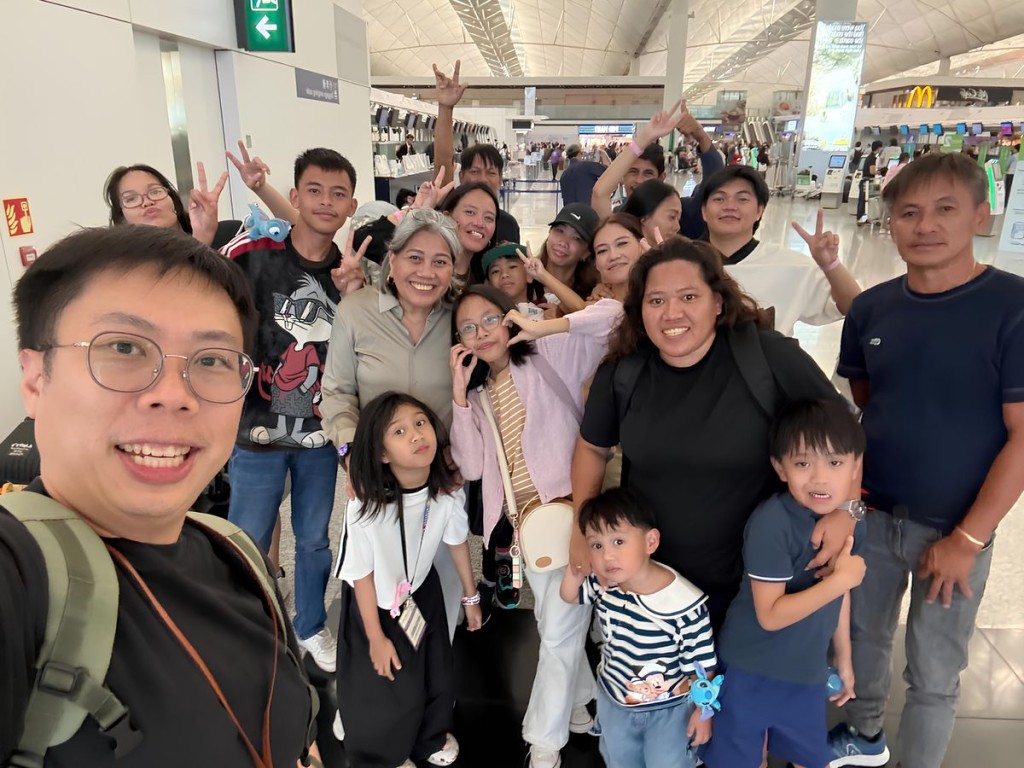 Redd Hung Hoi-hung primarily hosts Southeast Asian tourists. (Photos provided by interviewee)