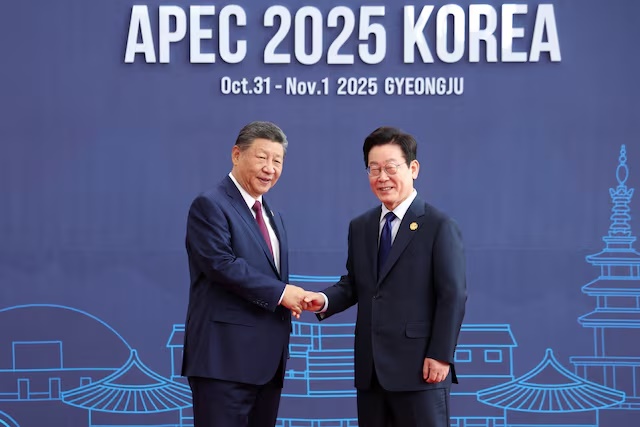 China's President Xi Jinping and South Korea's President Lee Jae Myung pose for photographs during the Asia-Pacific Economic Cooperation (APEC) summit in Gyeongju, South Korea, October 31, 2025. Yonhap via REUTERS