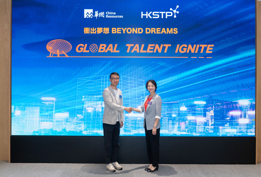 Mr. Qian Jian, Vice President of CR Enterprise, China Resources Venture (left) and Ms. Fanny Wong, Head of Talents and Human Resources at HKSTP