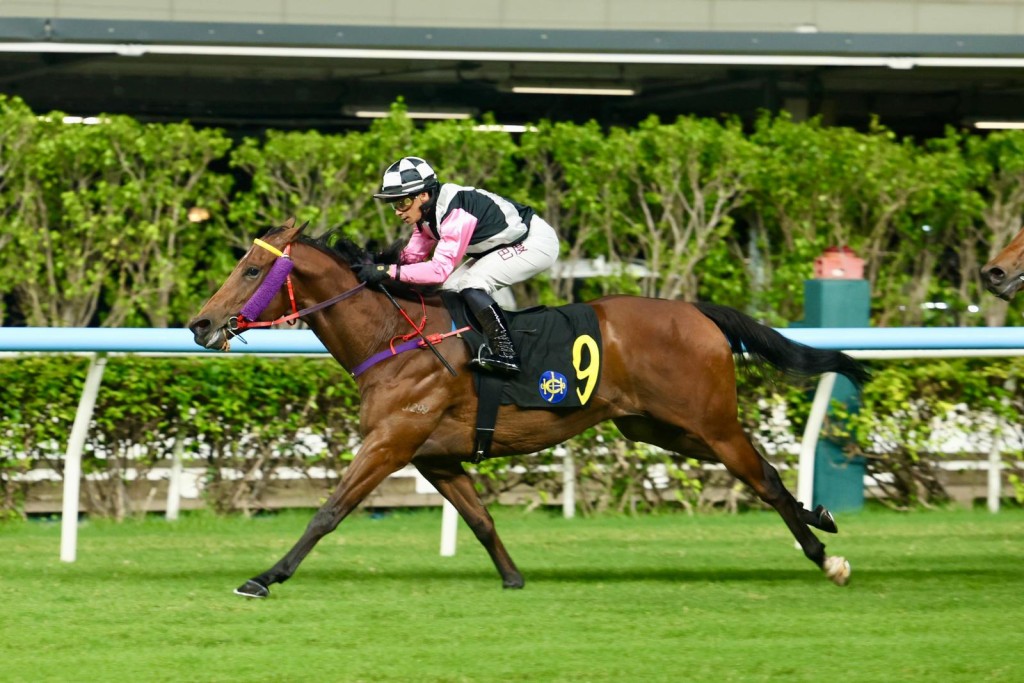 Beauty Thunder was 'brown lamped' before winning at Happy Valley under the in-form rider Alexis Badel (Sing Tao) 