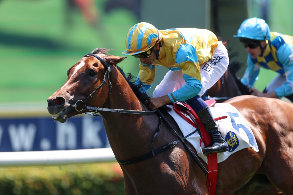 Mr Incredible wins on debut under Karis Teetan at Sha Tin. HKJC