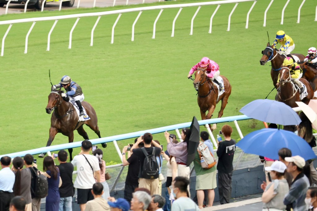 Jedi Spurs makes a statement on debut in the Griffin race at Sha Tin. Sing Tao.