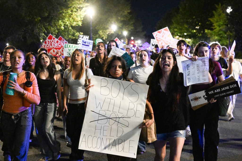 Photo by ALEX WROBLEWSKI / AFP  Demonstrators with the feminist-led movement Women’s March march near the White House in protest in Washington, DC on October 8, 2026.