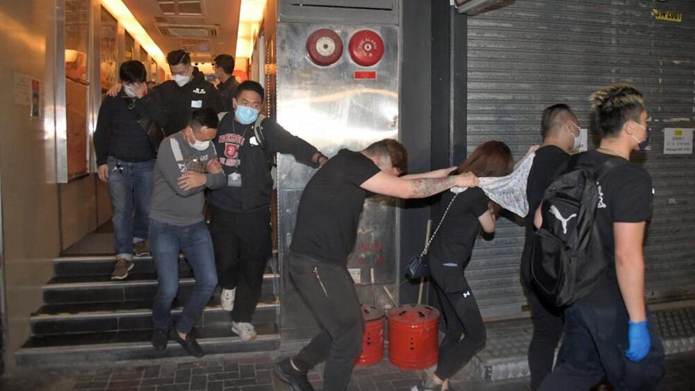 'Stabbing' report led to busting of illegal gambling den in Mong Kok. 'Stabbing' report led to busting of illegal gambling den in Mong Kok.
