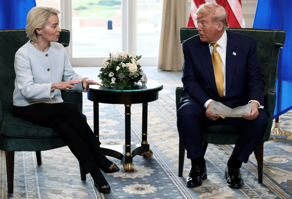 European Commission President Ursula von der Leyen speaks with U.S. President Donald Trump, after the announcement of a trade deal between the U.S. and EU, in Turnberry, Scotland, Britain, July 27, 2025. REUTERS/Evelyn Hockstein/File Photo