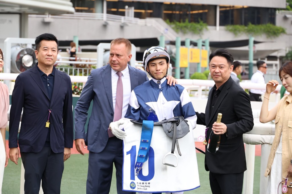 Fownes and Wong celebrate the win of Alpha Strike with connections. Photo Singa Tao Fownes and Wong celebrate the win of Alpha Strike with connections. Photo Singa Tao
