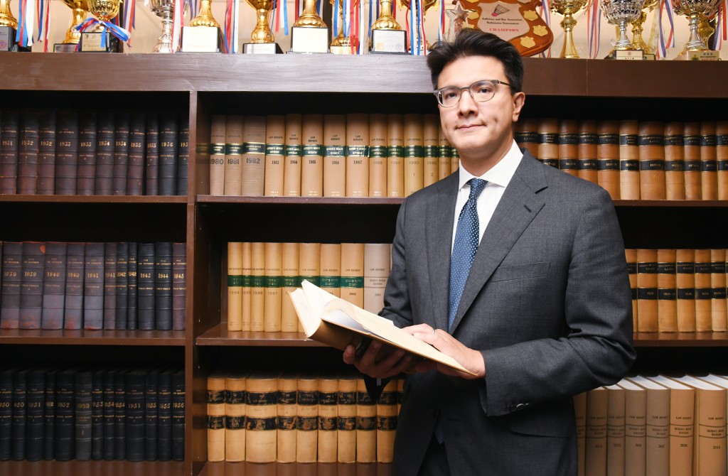 Bar Association Chairman José-Antonio Maurellet, who has been in office for over six months, gives an interview to Sing Tao Daily.
