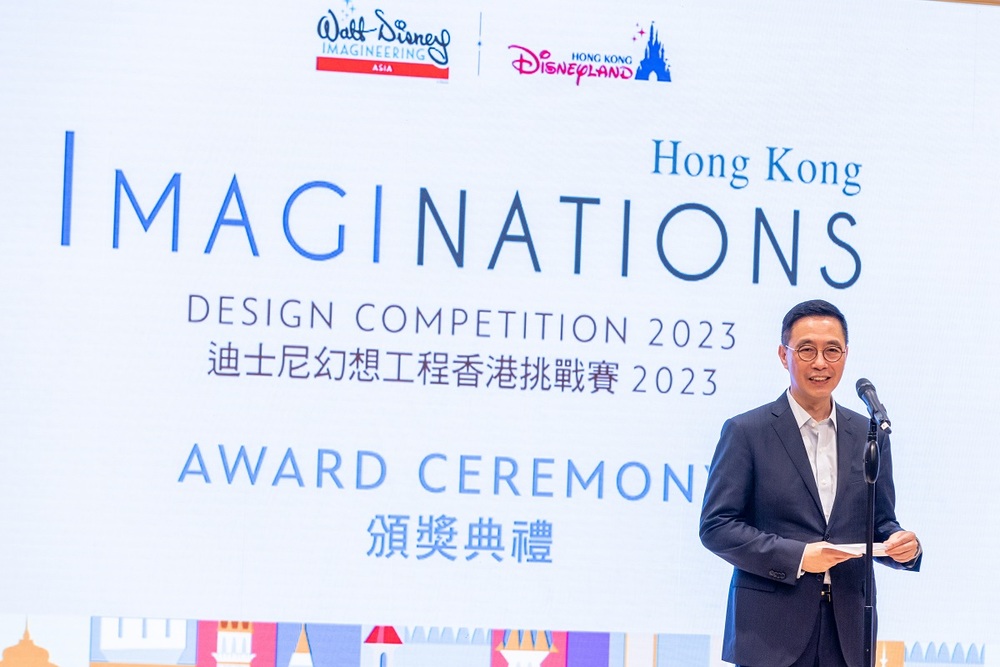 Kevin Yeung, Secretary for Culture, Sports and Tourism of the Government of the HKSAR officiates the ceremony.