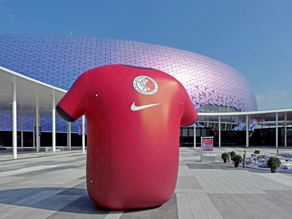 Early arrivals can take photos with the “limited-time” giant inflatable HKRT jersey at the Central Square. (KTSP)