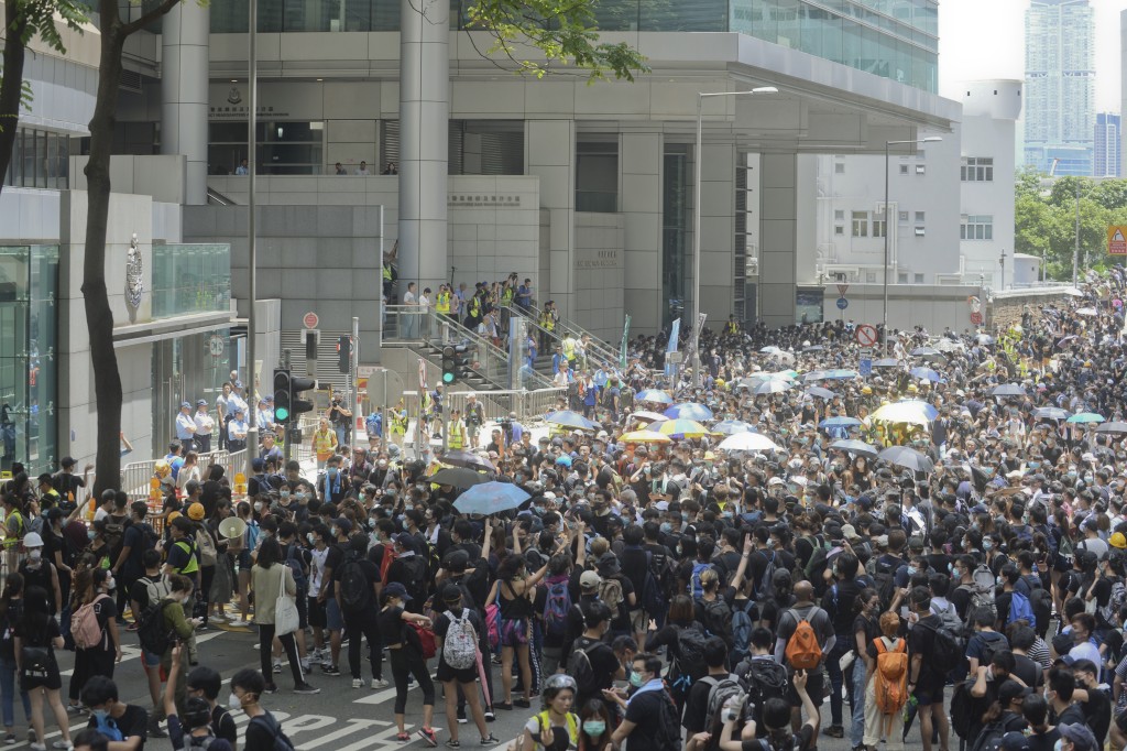 Joshua Wong pleads guilty and awaits sentencing; once extolled as a 'leader,' now reduced to a 'discarded pawn'