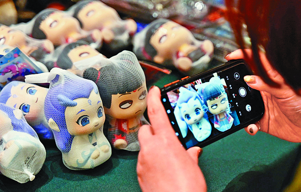 Nezha 2 merchandise are sold at a theater in Beijing as moviegoers buy tickets at a cinema house in Shenyang.
afp, xinhua Nezha 2 merchandise are sold at a theater in Beijing as moviegoers buy tickets at a cinema house in Shenyang.
afp, xinhua