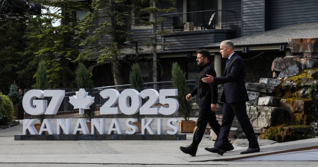 Canadian Prime Minister Mark Carney and Ukrainian President Volodymyr Zelenskiy walk as they attend the G7 Leaders' Summit in Kananaskis, in Alberta, Canada, June 17, 2025. PHOTO: Reuters