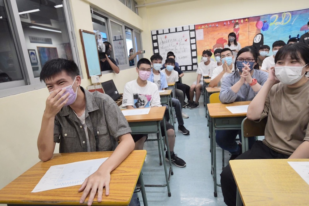 Po Leung Kuk Tang Yuk Tien College’s Chiu Yi-nap is the school’s first-ever top scorer in the DSE exams’ 10-year history.