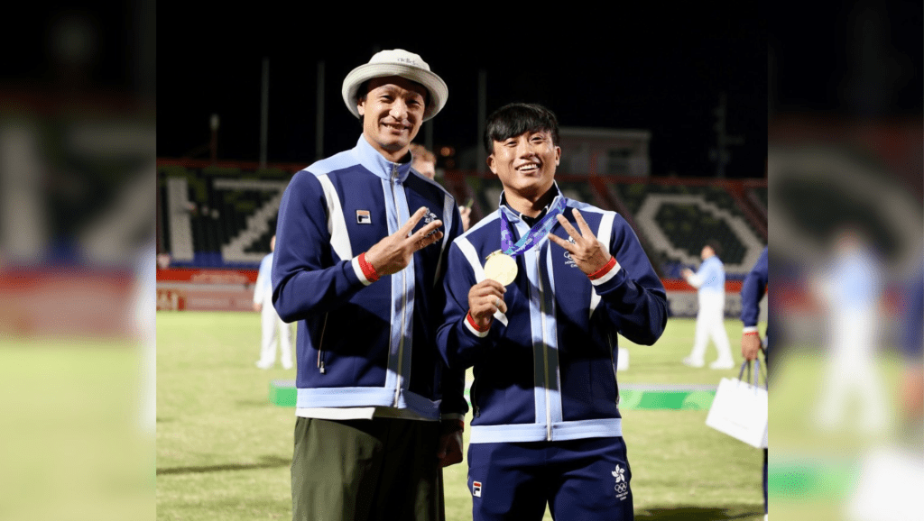 Cado Lee (right) will lead the Hong Kong delegation as the flag bearer at the closing ceremony of the Asian Games.