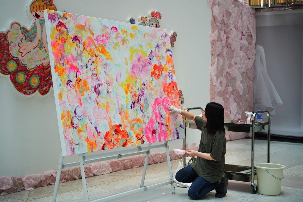 Ayako Rokkaku paints directly with her hands, allowing instinct to guide each movement as forms emerge naturally on the canvas.