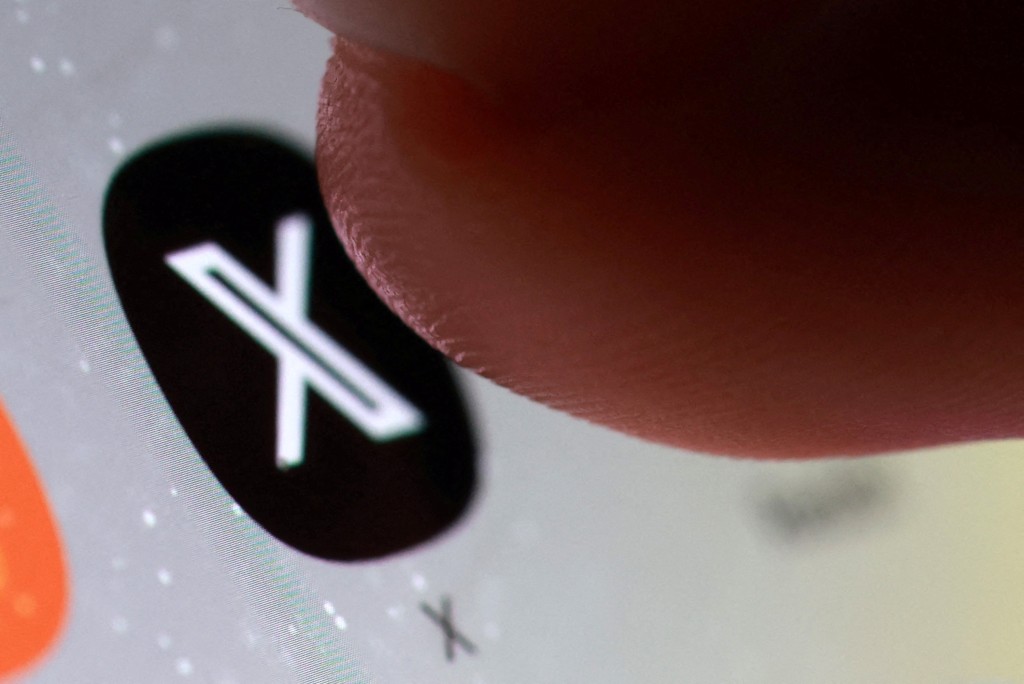 FILE PHOTO: The X app icon on a smartphone in this illustration taken October 27, 2025. REUTERS/Dado Ruvic/Illustration/File Photo