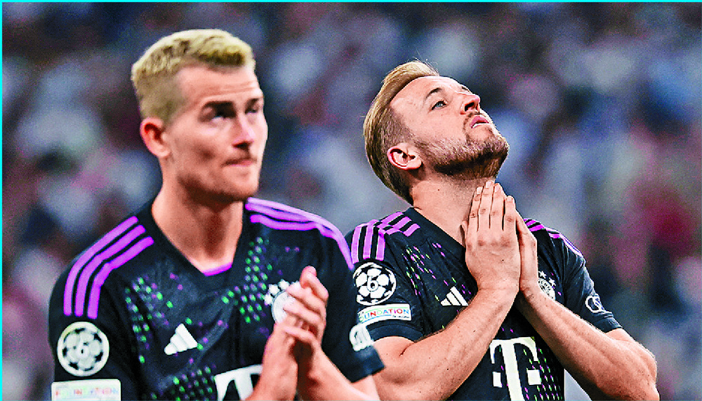 Harry Kane and Matthijs de Ligt, left, are left to reflect on what might have been while Bayern Munich coach Thomas Tuchel remonstrates with an official. REUTERS
