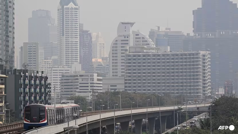 A BTS Skytrain runs along its tracks amid high levels of air pollution in Bangkok on Jan 24, 2025. (Photo: AFP/Lillian SUWANRUMPHA) A BTS Skytrain runs along its tracks amid high levels of air pollution in Bangkok on Jan 24, 2025. (Photo: AFP/Lillian SUWANRUMPHA)