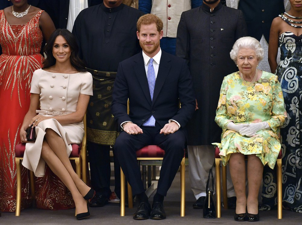 Britain's Queen Elizabeth, Prince Harry and Meghan, Duchess of Sussex pose for a group photo at the Queen's Young Leaders Awards Ceremony at Buckingham Palace in London, on June 26, 2018. Britain's Queen Elizabeth, Prince Harry and Meghan, Duchess of Sussex pose for a group photo at the Queen's Young Leaders Awards Ceremony at Buckingham Palace in London, on June 26, 2018.