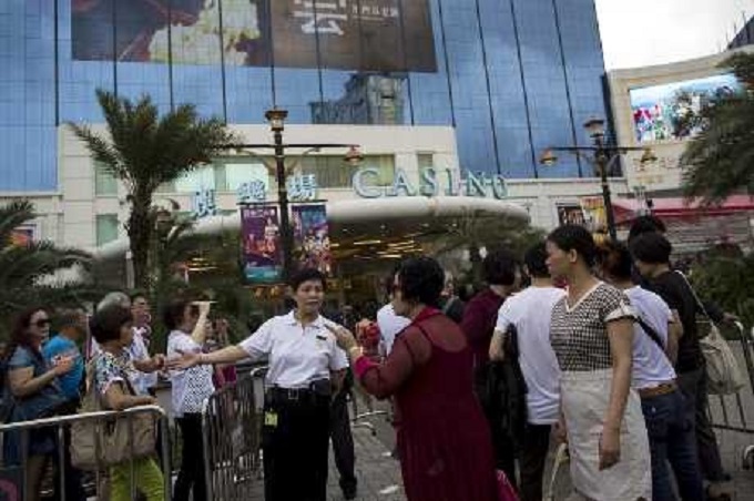 People line up outside Broadway Macau casino, run by Galaxy Entertainment Group, in May 2015. Photo by REUTERS People line up outside Broadway Macau casino, run by Galaxy Entertainment Group, in May 2015. Photo by REUTERS