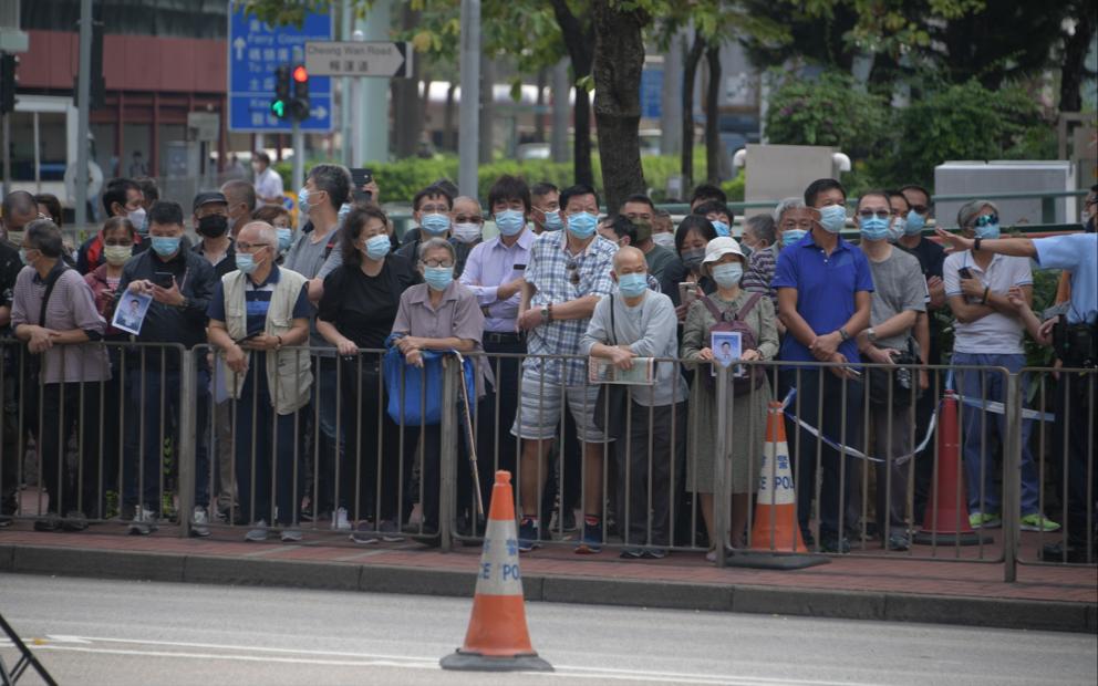 Dozens of members of the public also gathered nearby the entrance of the mortuary to pay their final respect.