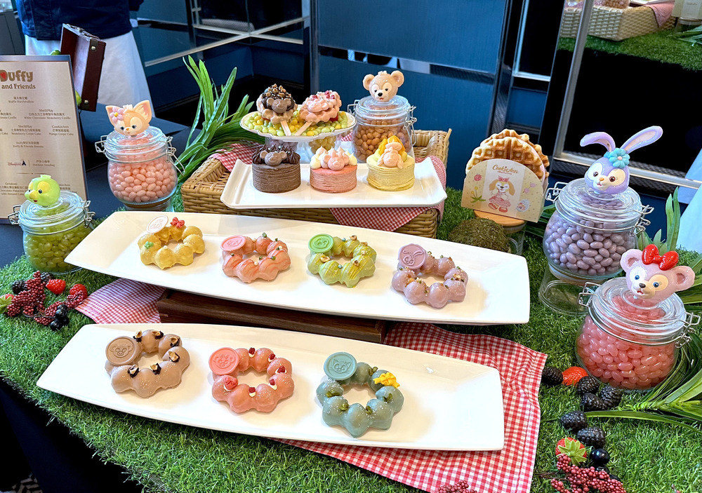 Duffy and Friends desserts to be introduced in March at Disneyland's outdoor vending carts.