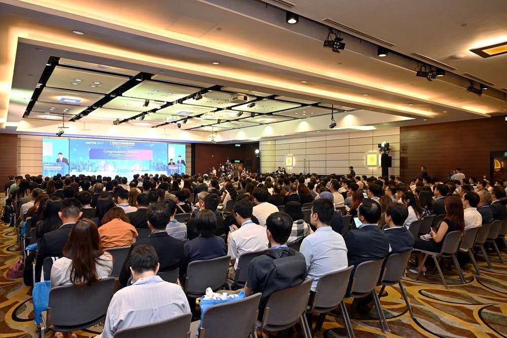 Some 300 technology experts and leaders from the smart mobility ecosystem gather at HKCEC to celebrate the first anniversary of ASTRI’s Smart Mobility Technology (C-V2X) Alliance