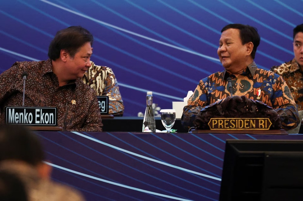 Indonesia's President Prabowo Subianto reacts as he talks with Airlangga Hartarto, Indonesia's chief economic minister, during an economic gathering on the topic of 'Strengthening the Resilience of the National Economy' in Jakarta, Indonesia, April 8, 2025. REUTERS Indonesia's President Prabowo Subianto reacts as he talks with Airlangga Hartarto, Indonesia's chief economic minister, during an economic gathering on the topic of 'Strengthening the Resilience of the National Economy' in Jakarta, Indonesia, April 8, 2025. REUTERS