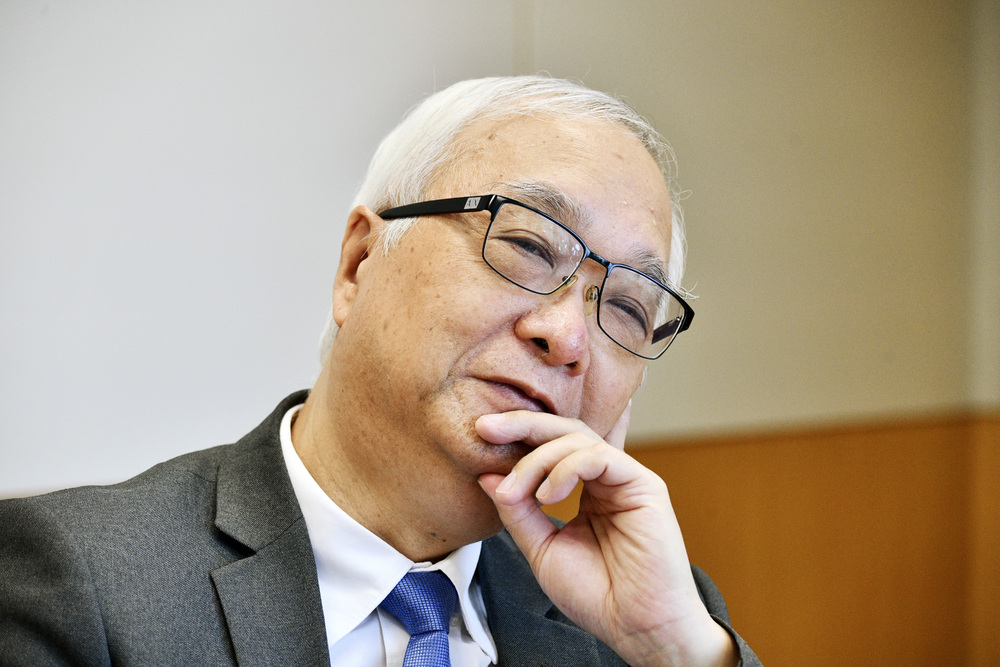 (Tse Chin-wan) (Tse Chin-wan)