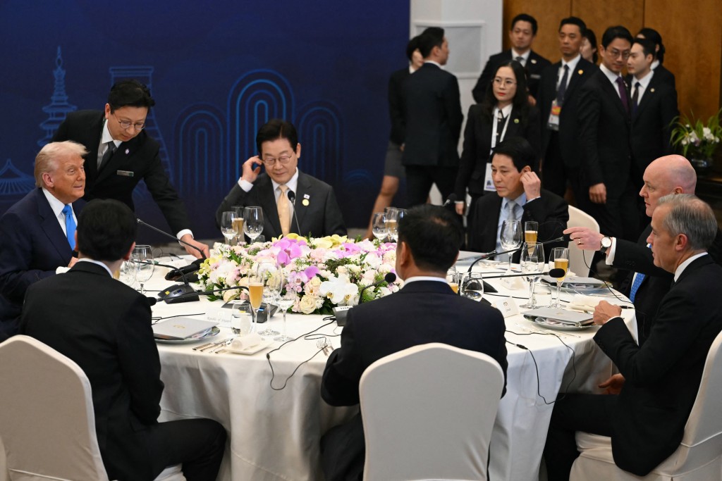 (L-R) US President Donald Trump, Singapore's Prime Minister Lawrence Wong, South Korea's President Lee Jae Myung, Thailand's Prime Minister Anutin Charnvirakul, Vietnam's President Luong Cuong, New Zealand's Prime Minister Christopher Luxon, and Canada's Prime Minister Mark Carney attend a special dinner hosted in honour of US President Donald Trump and state leaders at the Hilton Gyeongju hotel in Gyeongju on October 29, 2025. (Photo by ANDREW CABALLERO-REYNOLDS / AFP)
