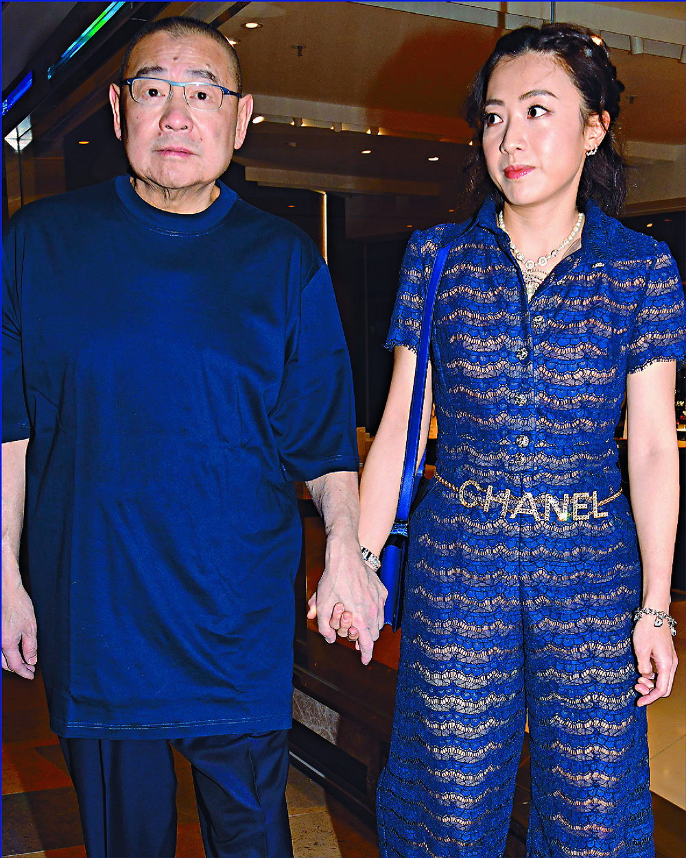 The shares were sold to the three young children of Joseph Lau and Kimbee Chan.SING TAO The shares were sold to the three young children of Joseph Lau and Kimbee Chan.SING TAO