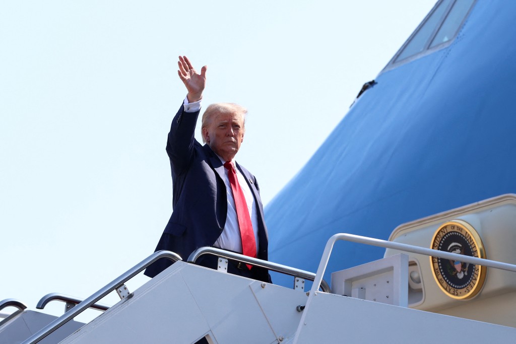 U.S. President Donald Trump waves as he boards Air Force One, as he departs for Scotland, at Joint Base Andrews, Maryland, U.S., July 25, 2025. REUTERS/Evelyn Hockstein 