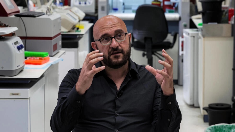 The researchers, led by Palestinian scientist Jacob Hanna at the Weizmann Institute in Israel, harnesses the power of embryonic stem cells © AHMAD GHARABLI / AFP The researchers, led by Palestinian scientist Jacob Hanna at the Weizmann Institute in Israel, harnesses the power of embryonic stem cells © AHMAD GHARABLI / AFP