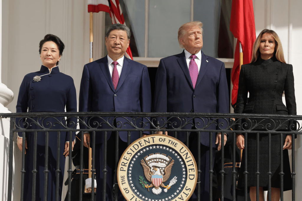 US President Donald Trump, first lady Melania Trump, Chinese President Xi Jinping and his wife, Peng Liyuan watch a military demonstration from a balcony of the White House in Washington, D.C., US, September 24, 2026. REUTERS/Jonathan Ernst
