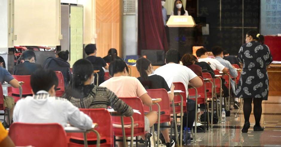 Hong Kong Federation of Education Workers has urged the government to postpone DSE. file photo. Hong Kong Federation of Education Workers has urged the government to postpone DSE. file photo.
