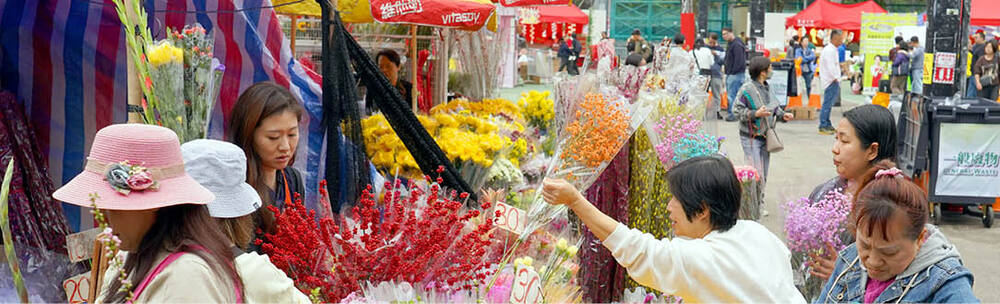Customers are spending an average of over HK$1,000 on flowers. sing tao Customers are spending an average of over HK$1,000 on flowers. sing tao