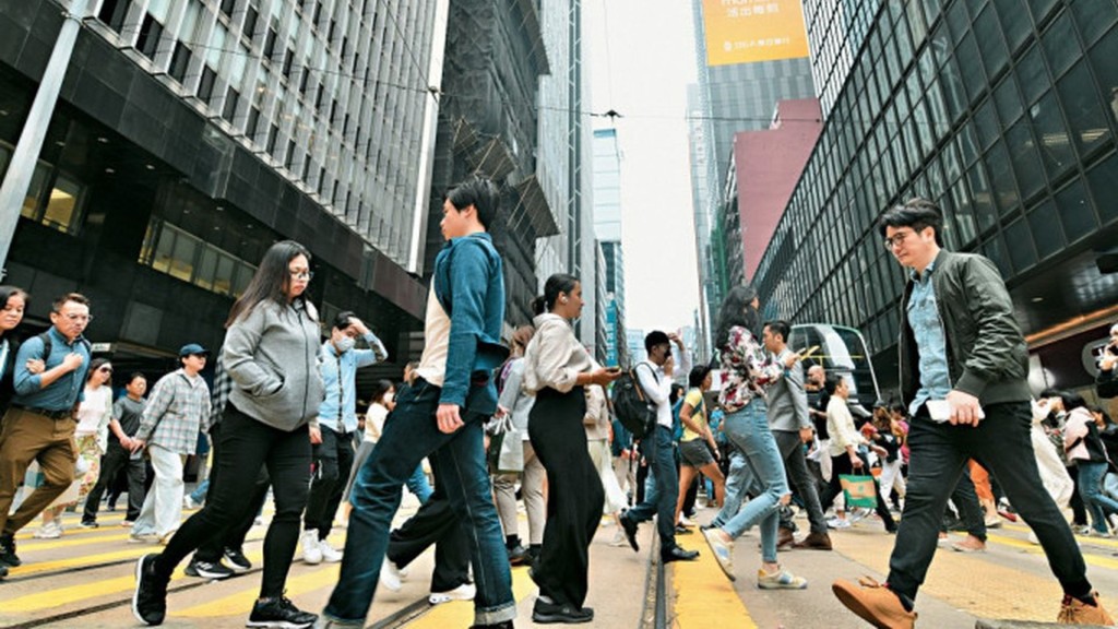  The city's government is actively pushing to attract strategic industries and talent.  SING TAO