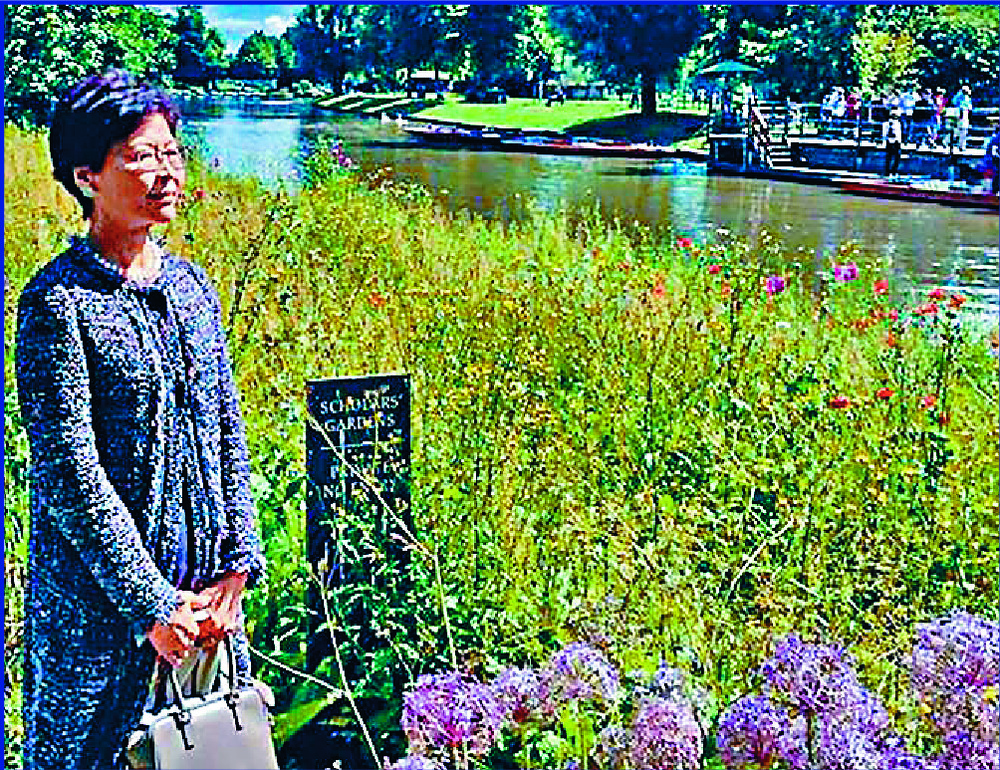 Carrie Lam visits Cambridge in a photo from Facebook. Inset: a letter from Wolfson College. Carrie Lam visits Cambridge in a photo from Facebook. Inset: a letter from Wolfson College.