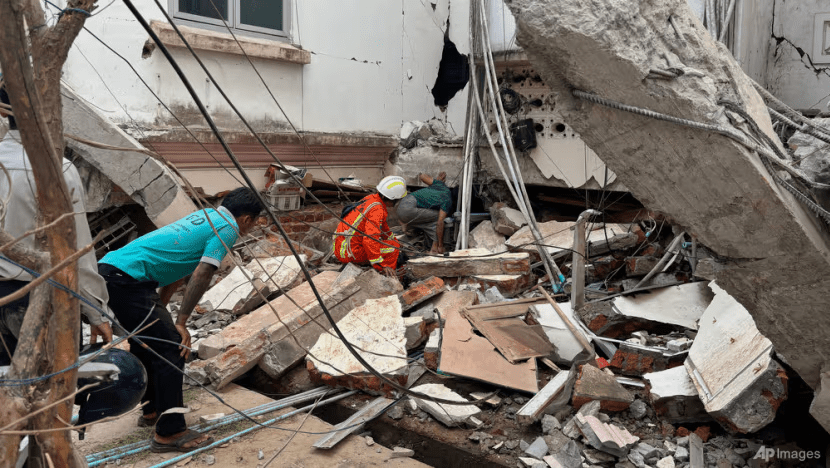Volunteers look for survivors near a damaged building on Friday, March 28, 2025, in Naypyitaw, Myanmar. (AP Photo/Aung Shine Oo) Volunteers look for survivors near a damaged building on Friday, March 28, 2025, in Naypyitaw, Myanmar. (AP Photo/Aung Shine Oo)
