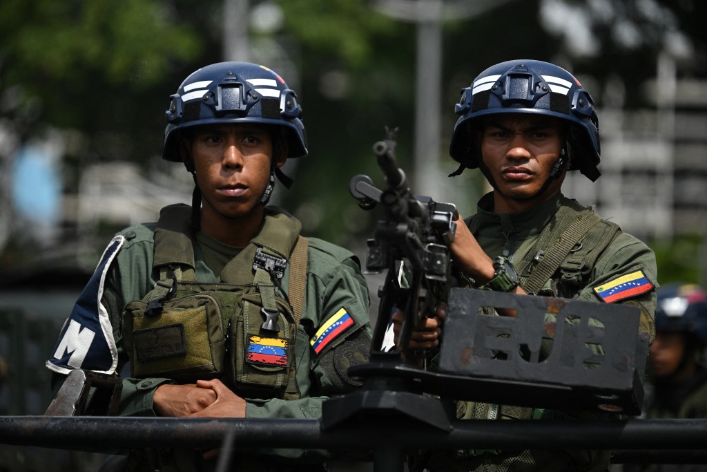 Members of the Bolivarian Armed Forces take part in a military deployment in support of Venezuela's President Nicolas Maduro at Bolivar Avenue in Caracas on September 23, 2025. Maduro announced that he is considering declaring a "state of external commotion" to deal with "aggressions" from the United States while receiving the support of hundreds of armed civilians and military personnel who marched in his defense in Caracas. (Photo by Federico PARRA / AFP)