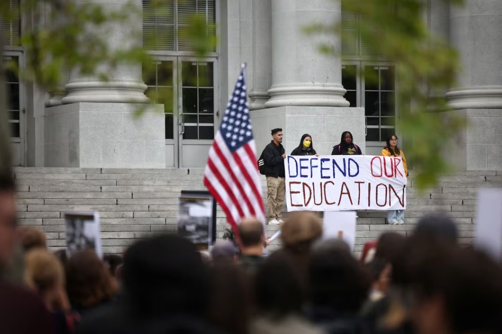  Demonstrators hold a banner during a "Stand Up for Internationals" rally on the campus of Berkeley University in Berkeley, California, U.S., April 17, 2025. REUTERS/Carlos Barria/File Photo 