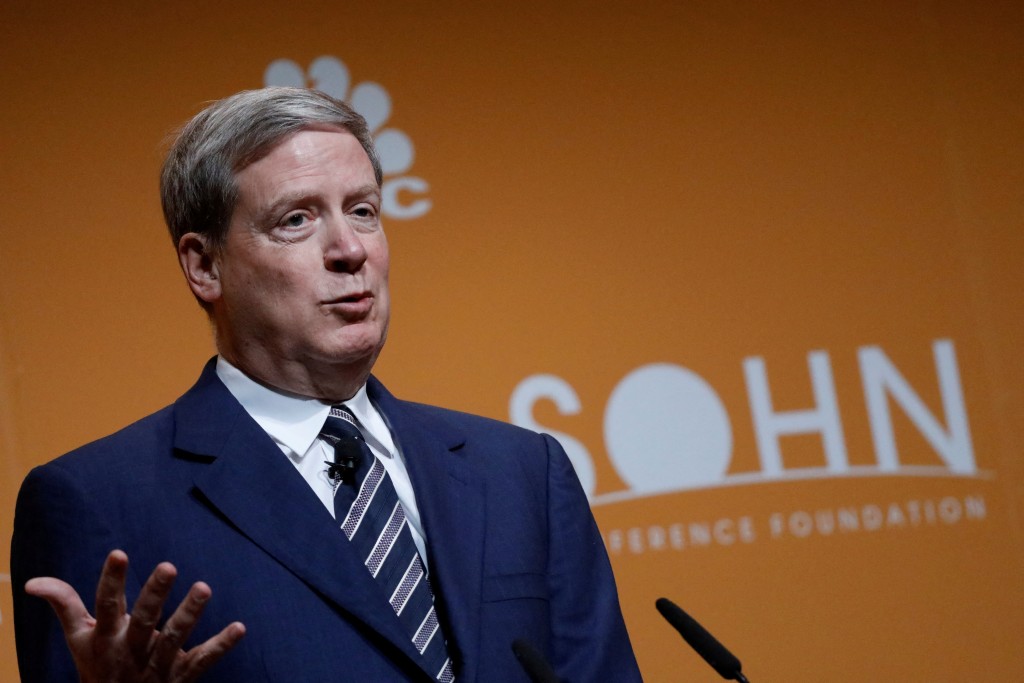 Stanley Druckenmiller, former chairman and president of Duquesne Capital, speaks during the Sohn Investment Conference in New York City, U.S., May 8, 2017. REUTERS
