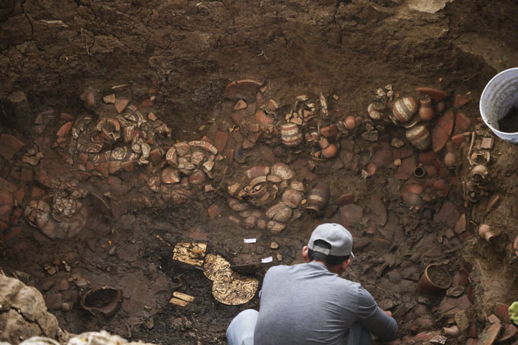 Photo by HANDOUT / PANAMA / AFP. This handout picture released by Panama’s Ministry of Culture shows an archaeologist working inside a pre-Hispanic tomb approximately 1,200 years old, discovered at the El Cano Archaeological Park in Cocle, Panama, on February 20, 2026.