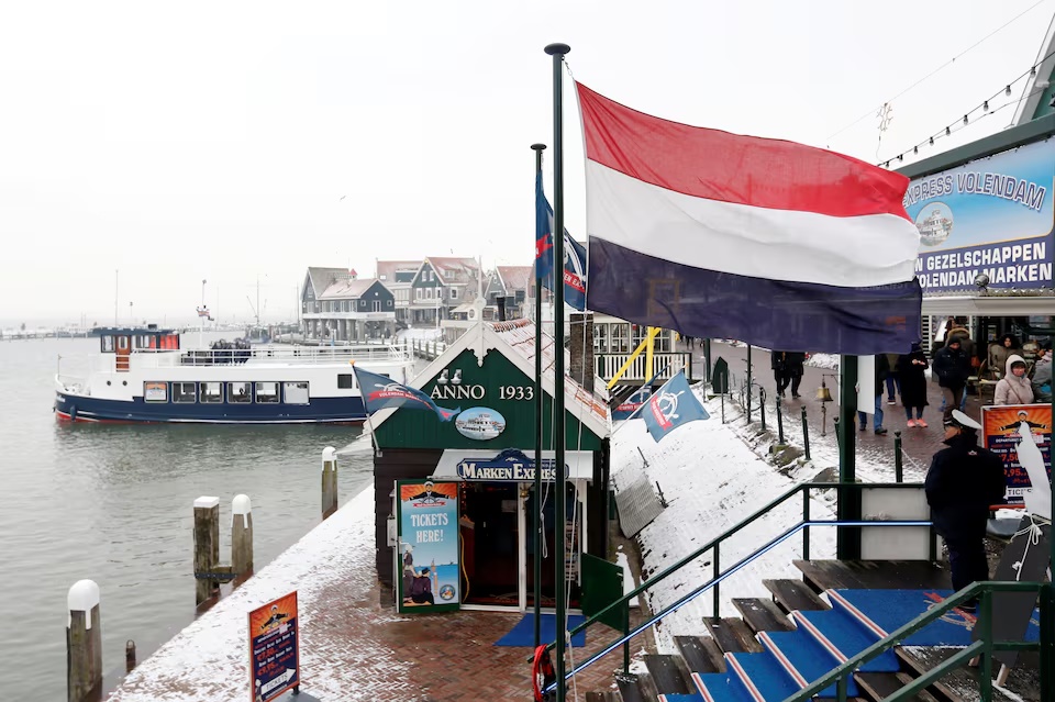 A Dutch flag floats in the port of Volendam near Amsterdam, Netherlands February 11, 2017. REUTERS/Francois Lenoir/File Photo A Dutch flag floats in the port of Volendam near Amsterdam, Netherlands February 11, 2017. REUTERS/Francois Lenoir/File Photo
