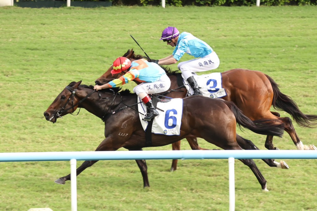 Ka Ying Attack goes three from three as he staves off a Yee Cheong Bright in the finish. Sing Tao