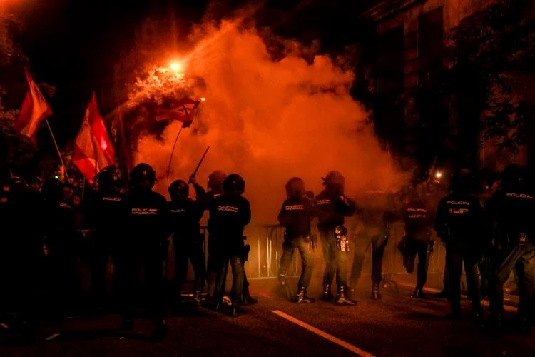 Police charge against far-right protesters as smoke flares are set off outside the Spanish Socialist party headquarters in Madrid, Spain, Monday Nov. 6, 2023. Three people have been arrested late on Monday in a protest against negotiations between Spain's acting government and Catalan separatist parties over a possible amnesty for thousands involved in Catalonia's independence movement. Ricardo Rubio - foreign subscriber, ASSOCIATED PRESS Police charge against far-right protesters as smoke flares are set off outside the Spanish Socialist party headquarters in Madrid, Spain, Monday Nov. 6, 2023. Three people have been arrested late on Monday in a protest against negotiations between Spain's acting government and Catalan separatist parties over a possible amnesty for thousands involved in Catalonia's independence movement. Ricardo Rubio - foreign subscriber, ASSOCIATED PRESS