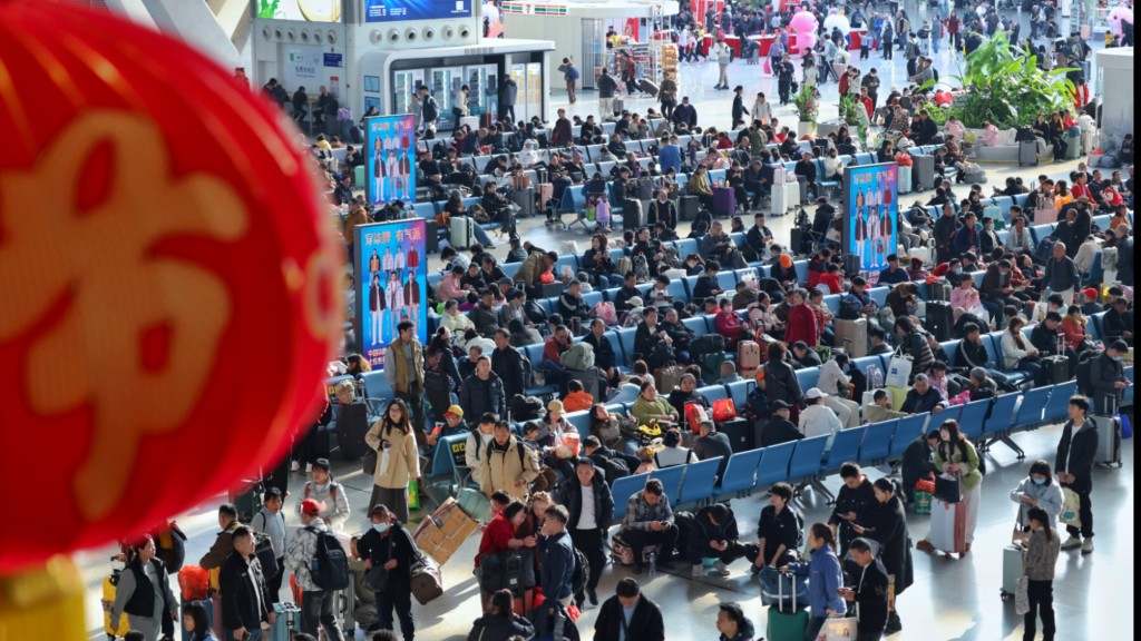 Passengers are seen at the Guangzhou South Railway Station in South China's Guangdong province on Feb 2, 2026. (PARKER ZHENG / CHINA DAILY)