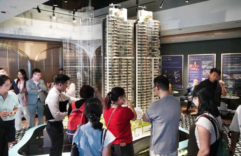 Deep Water Pavilia homehunters. SING TAO