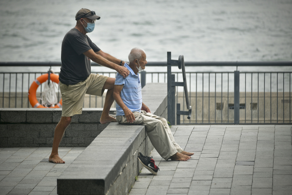 To ease the aging population problem, the elderly can retire across the border and youngsters from the mainland and overseas would be encouraged to come over, says Carrie Lam, who is seen leaving Legco. SING TAO To ease the aging population problem, the elderly can retire across the border and youngsters from the mainland and overseas would be encouraged to come over, says Carrie Lam, who is seen leaving Legco. SING TAO