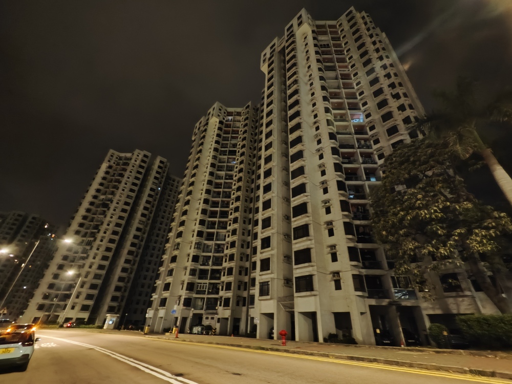 Powerless homes on Hong Kong Island after midnight, top. In Hong Kong Station many shops are forced to close at noon, except those willing to do business in cash. SING TAO Powerless homes on Hong Kong Island after midnight, top. In Hong Kong Station many shops are forced to close at noon, except those willing to do business in cash. SING TAO